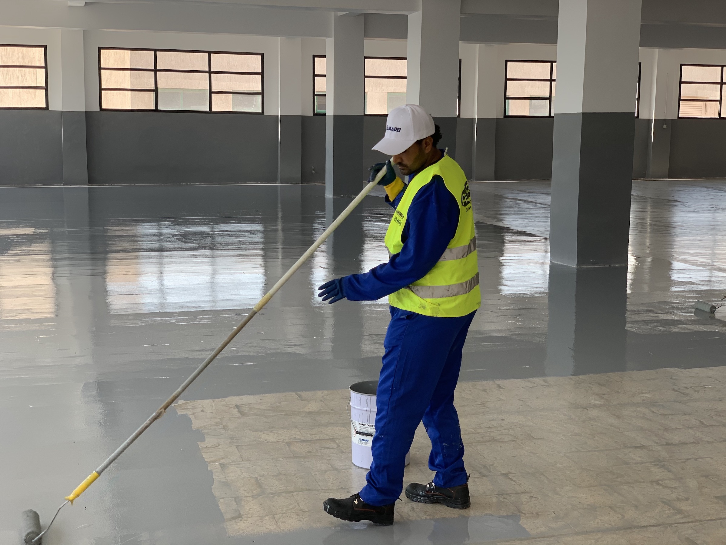 Epoxy flooring finishing system of warehouses