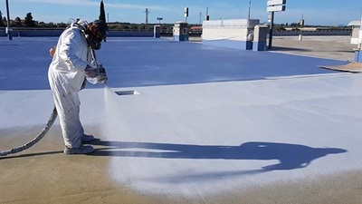 Spraying of polyurethane foam for thermal proofing